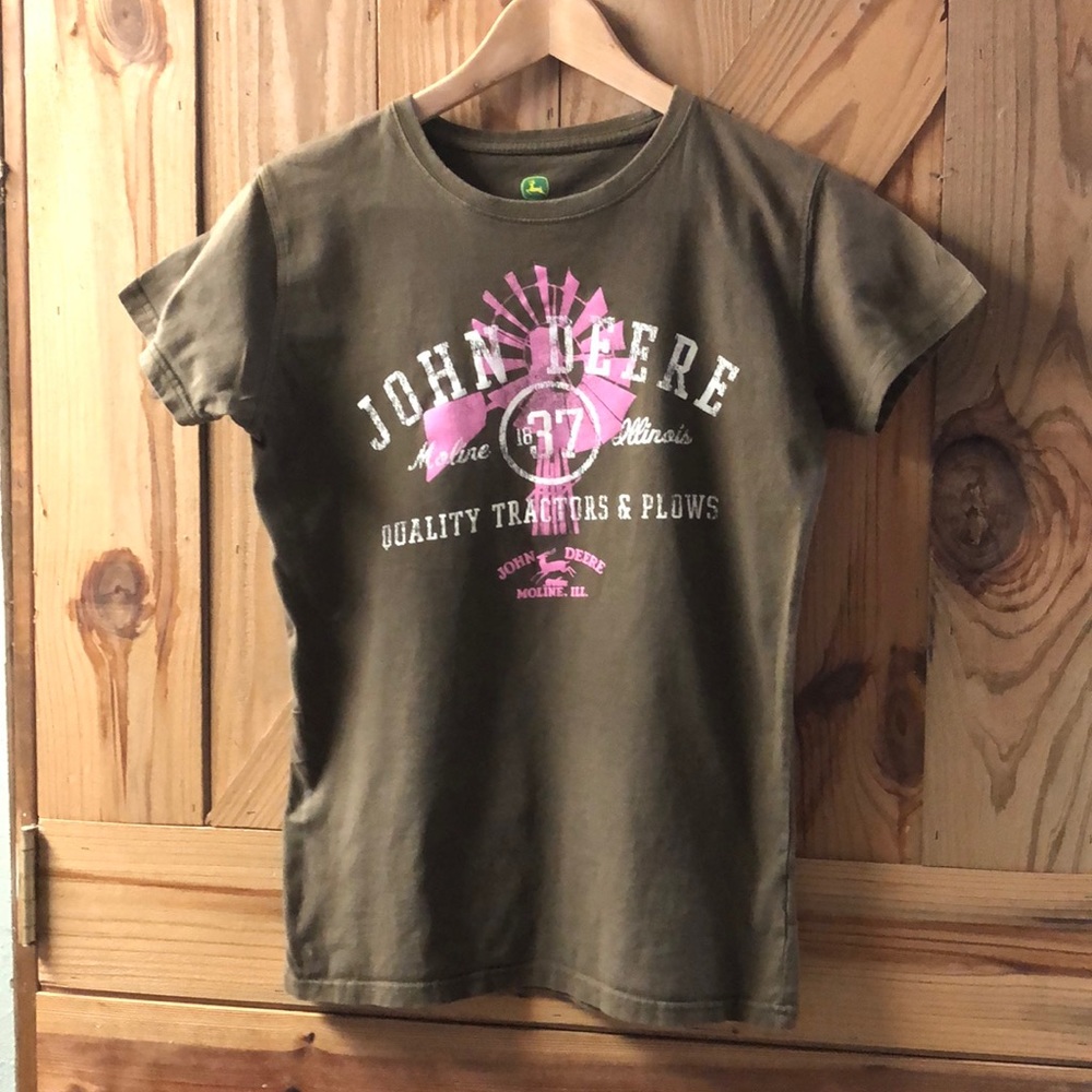 Women’s John Deere tshirt